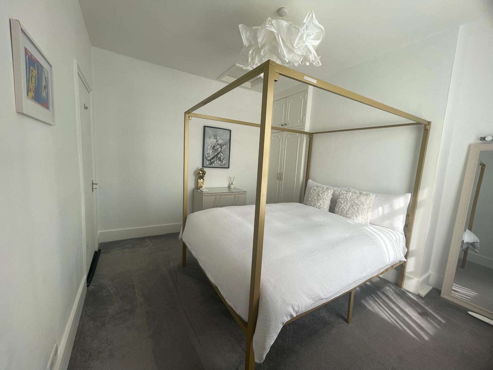 Queen Bedroom In Maida Vale 런던 외부 사진